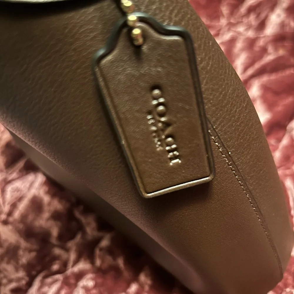 Coach Brooklyn 28 Shoulder Bag in Maple/Brass - Picture 3 of 8